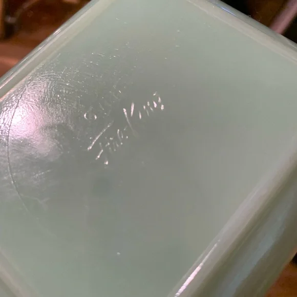 Vintage Fireking jadite refrigerator dish has chip underneath but not rim - Picture 3 of 4